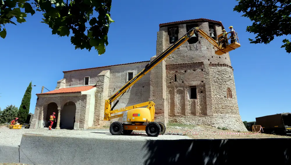 Trabajos en el exterior de la iglesia