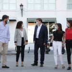 Ximo Puig se reúne en Madrid con valencianos asistentes al Homenaje de Estado a las víctimas de la pandemiaGVA15/07/2020