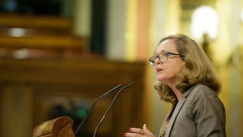 La vicepresidenta de Asuntos Económicos, Nadia Calviño, ante el Pleno del Congreso
