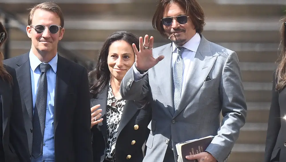 16 July 2020, England, London: US actor Johnny Depp (R) leaves the High Court in London after attending a hearing in his libel case against the publishers of The Sun and its executive editor Dan Wootton. Photo: Victoria Jones/PA Wire/dpa16/07/2020 ONLY FOR USE IN SPAIN