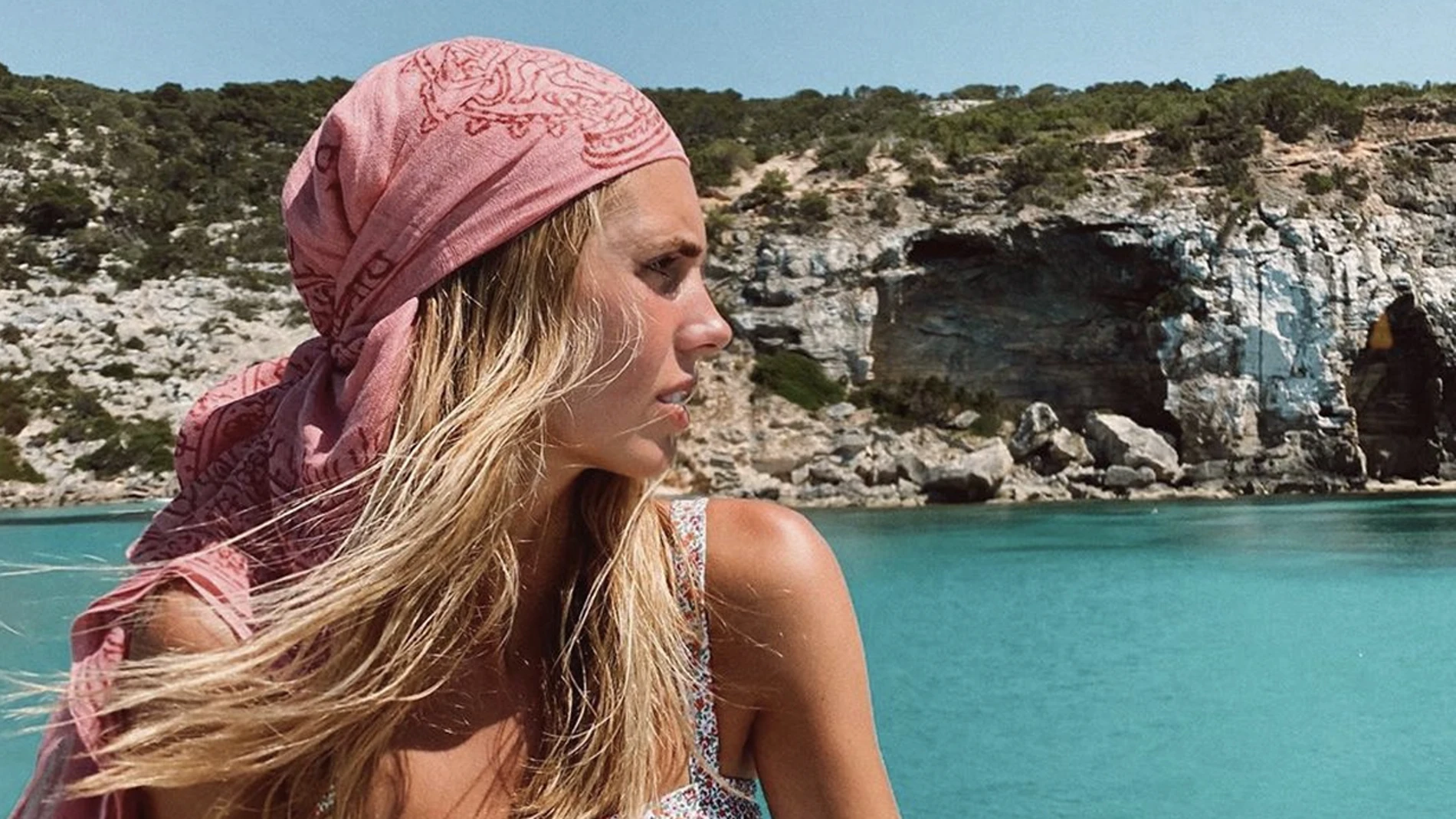 7 formas llevar un pañuelo en cabeza (y en tus prendas) este verano