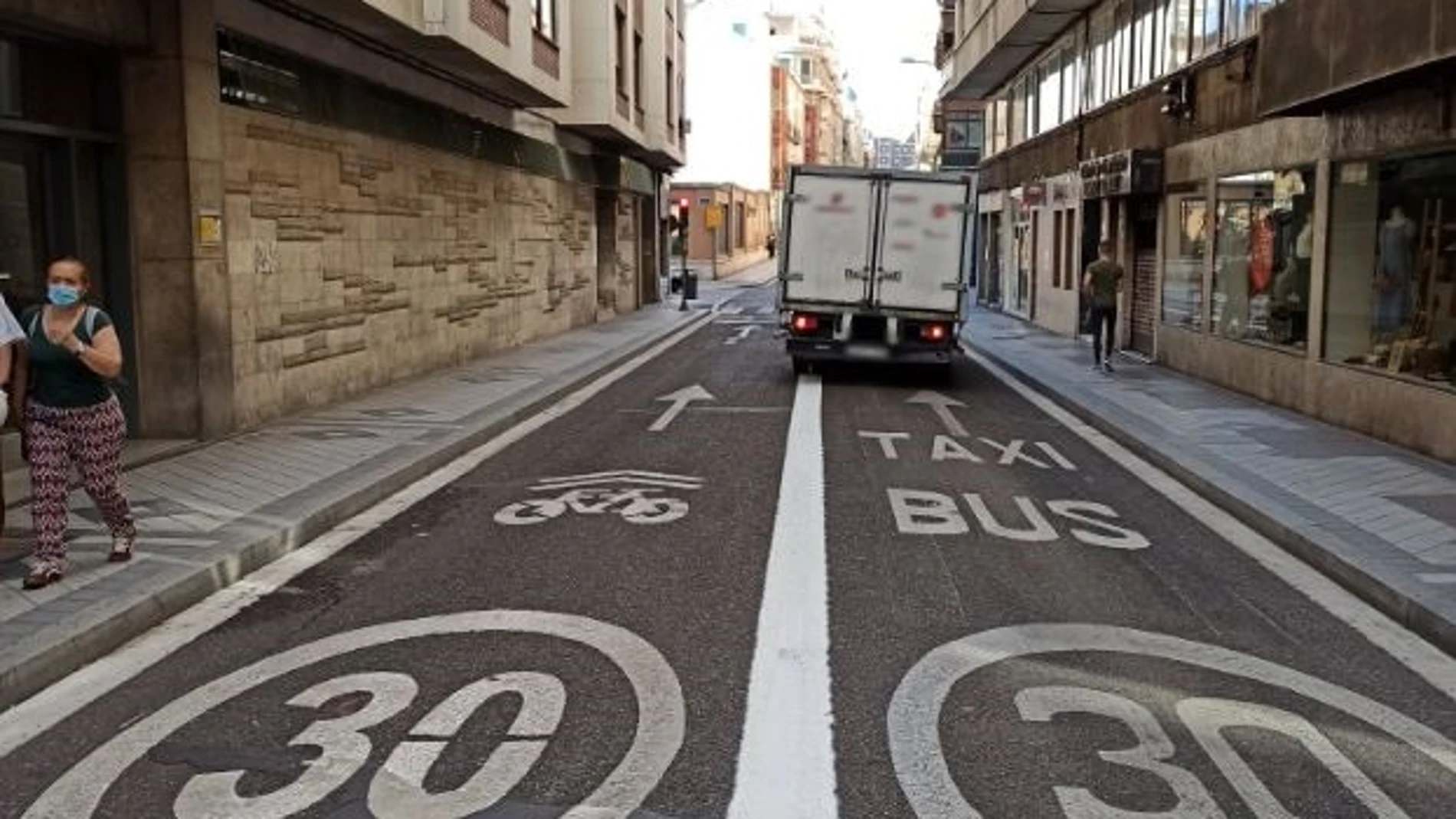 La calle López Gómez de Valladolid volverá a tener dos carriles para todo tipo de vehículs