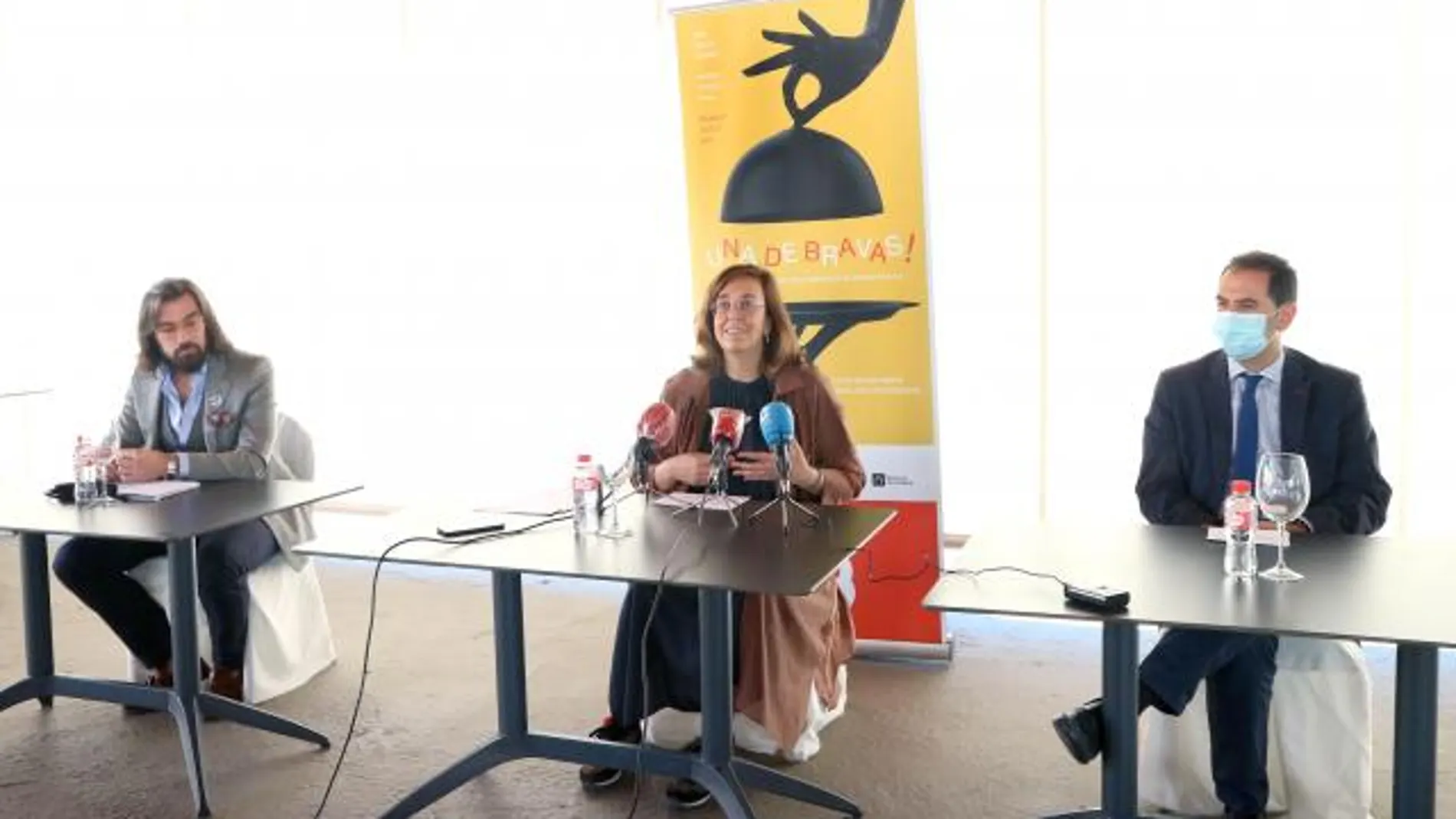 La presidenta de la Diputación, Ángeles Armisén; el alcalde de Palencia, Mario Simón; y el organizador Javier Sansegundo presentan el concurso