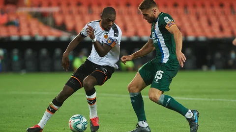 Geoffrey Kondogbia con el Valencia.
