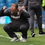 Bielsa celebra la victoria contra el Burnley que dio el ascenso al Leeds
