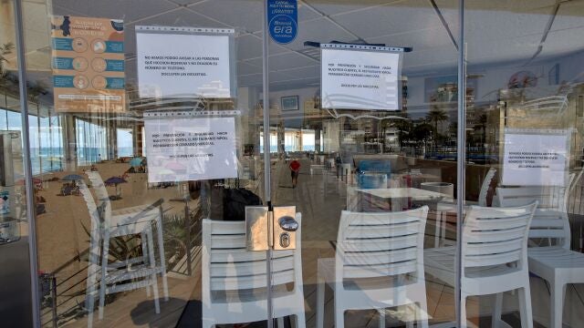 Un restaurante en el que uno de sus clientes dio positivo en coronavirus,cerrado preventivamente en el municipio valenciano de Gandía en el que el Consell decidió suspender la actividad de ocio nocturno ante el incremento de casos de coronavirus, y que ahora permite reabrir, catorce días después