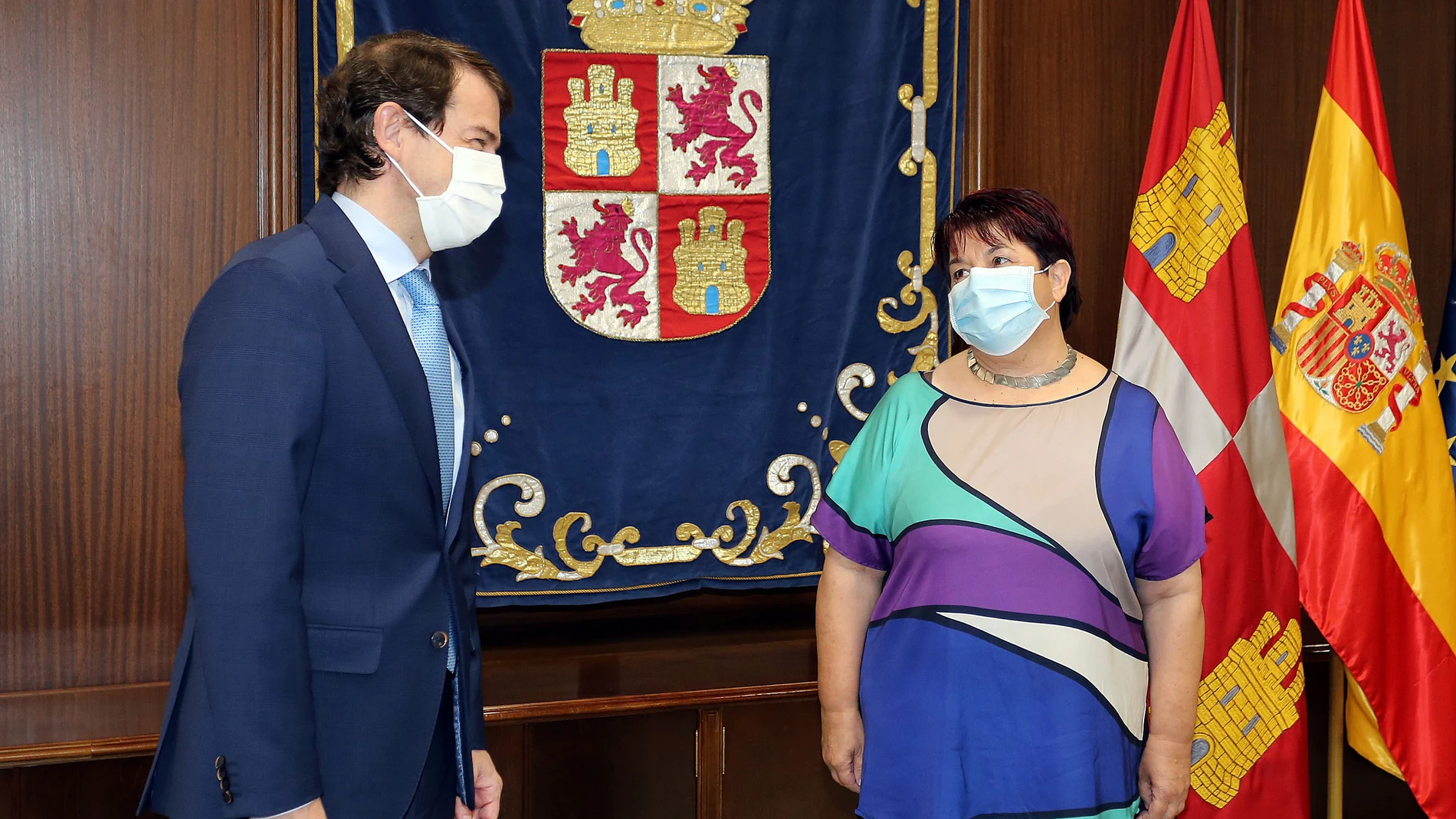 El presidente de la Junta de Castilla y León, Alfonso Fernández Mañueco, se reúne con la alcaldesa de Segovia, Clara Luquero, para tratar la construcción de una nueva infraestructura hospitalaria