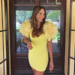 Rocío Osorno con el vestido amarillo de Zara que está arrasando.