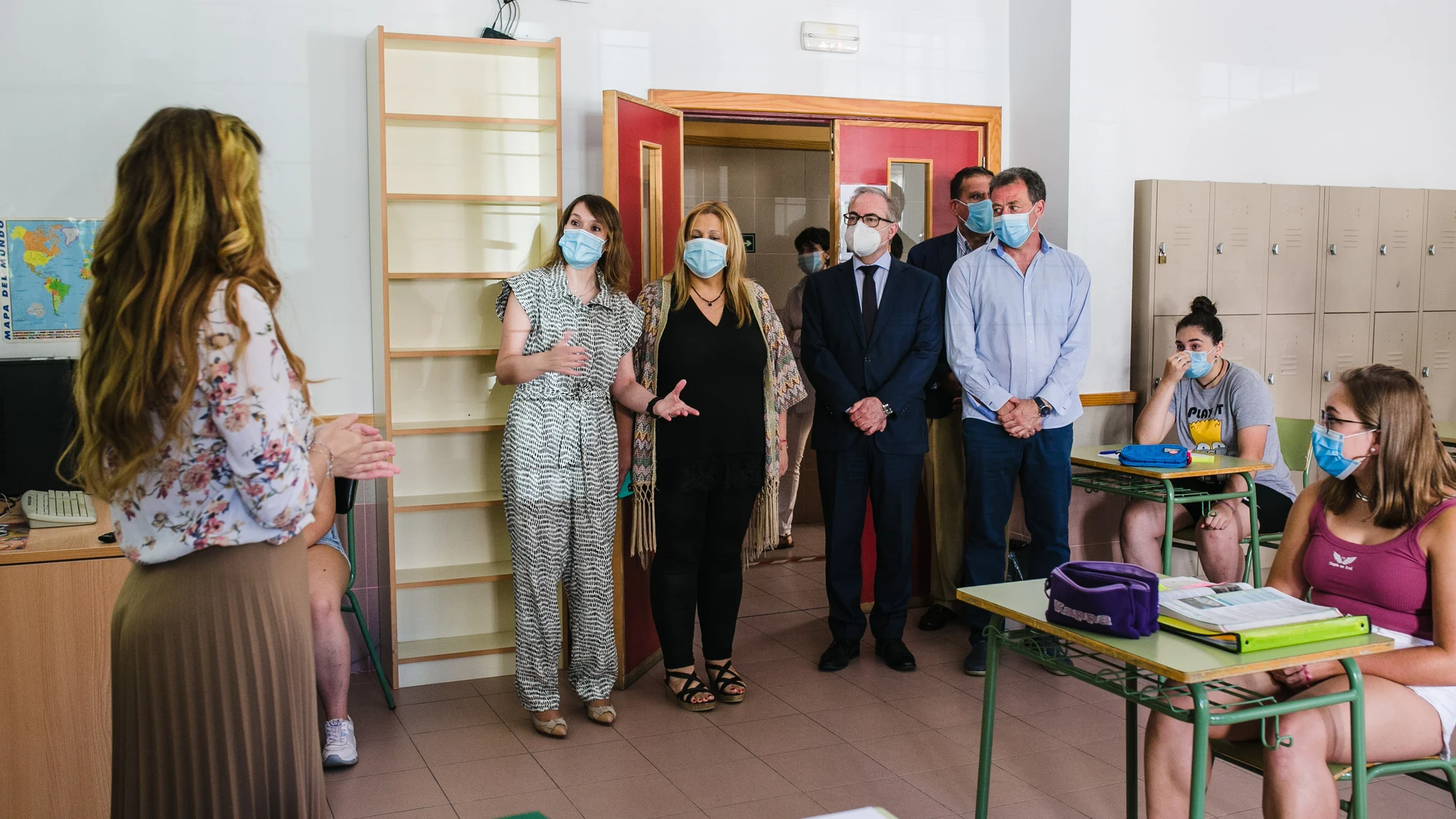 La consejera de Educación, Rocío Lucas, visita el Instituto de Educación Secundaria "Virgen del Espino" de Soria