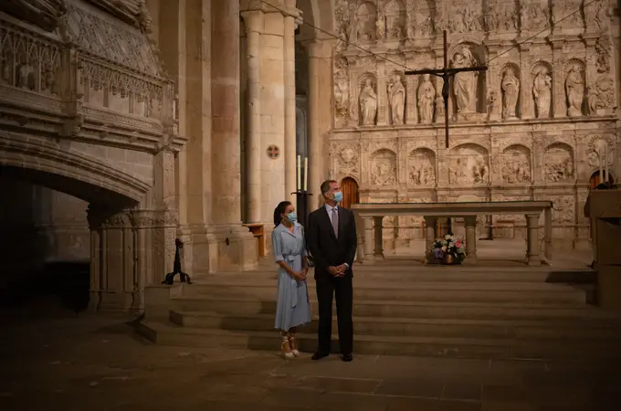 Se debe apoyar a la Corona Se debe apoyar a la Corona