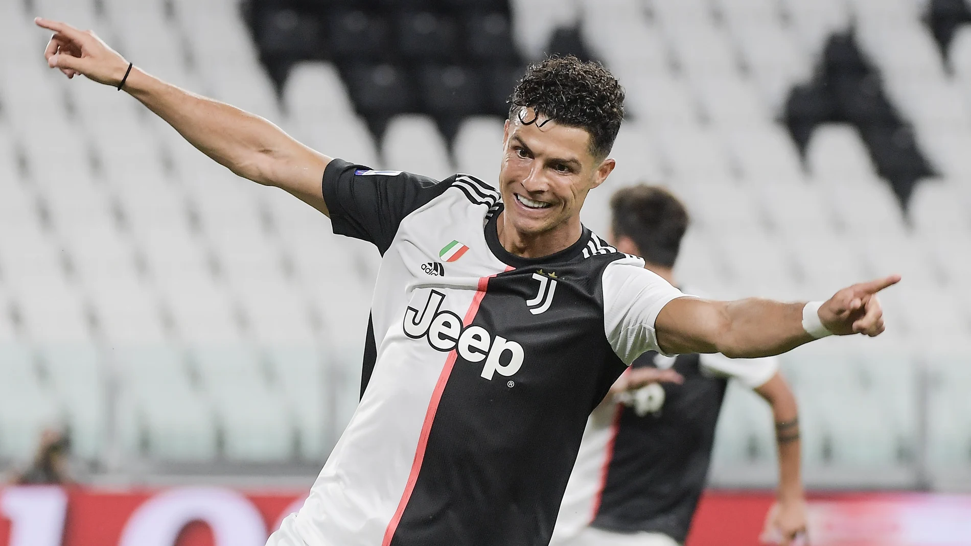 Cristiano Ronaldo celebra uno de sus goles contra la Lazio. (Marco Alpozzi/LaPresse via AP)