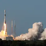 Imagen del lanzamiento del cohete Falcon 9 con el satélite militar Anasis-II de Corea del Sur