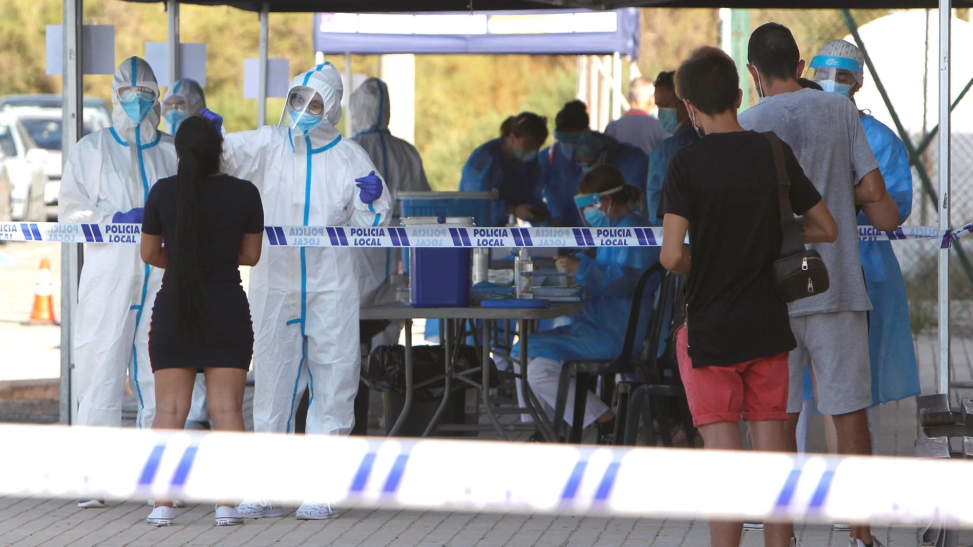 Realizan pruebas de COVID 19 a las personas que estuvieron en una discoteca de Santa Pola