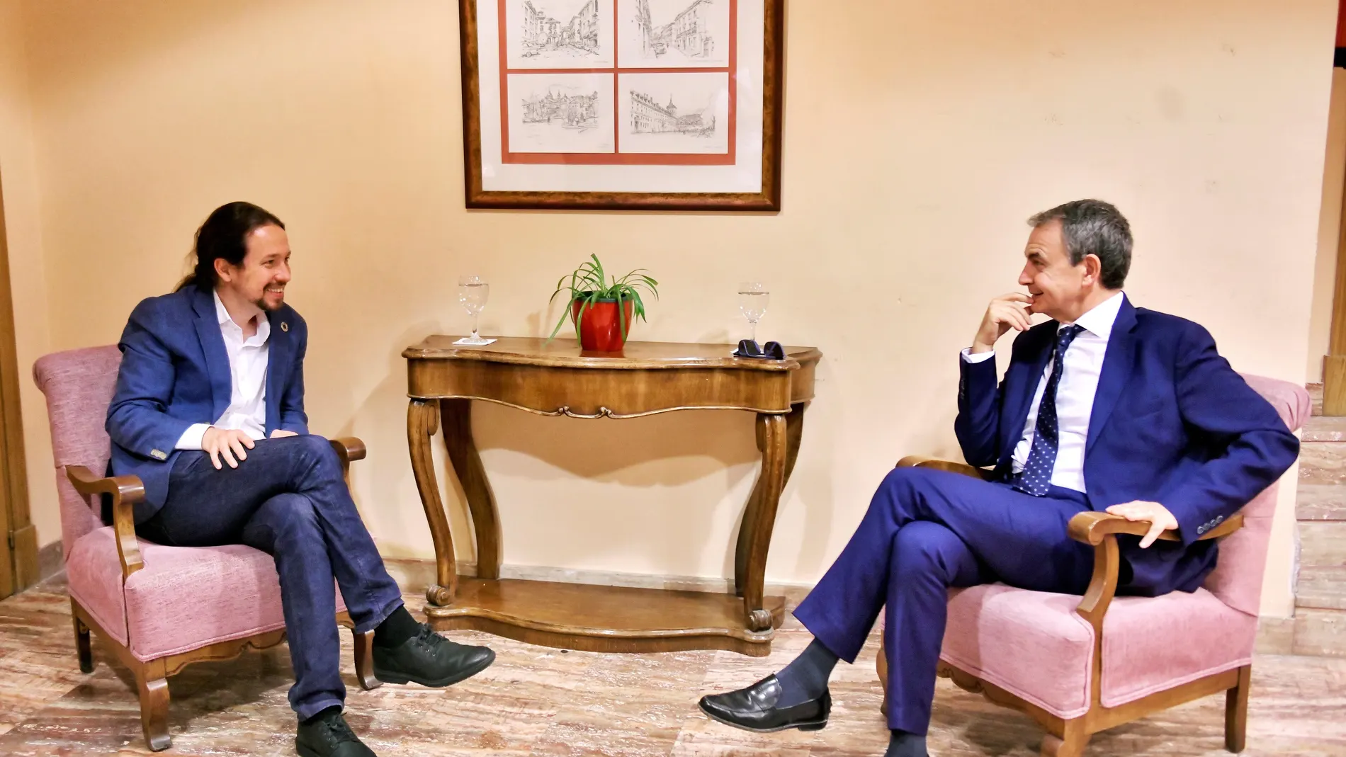 Zapatero e Iglesias tienen un encuentro informal en los cursos de El Escorial