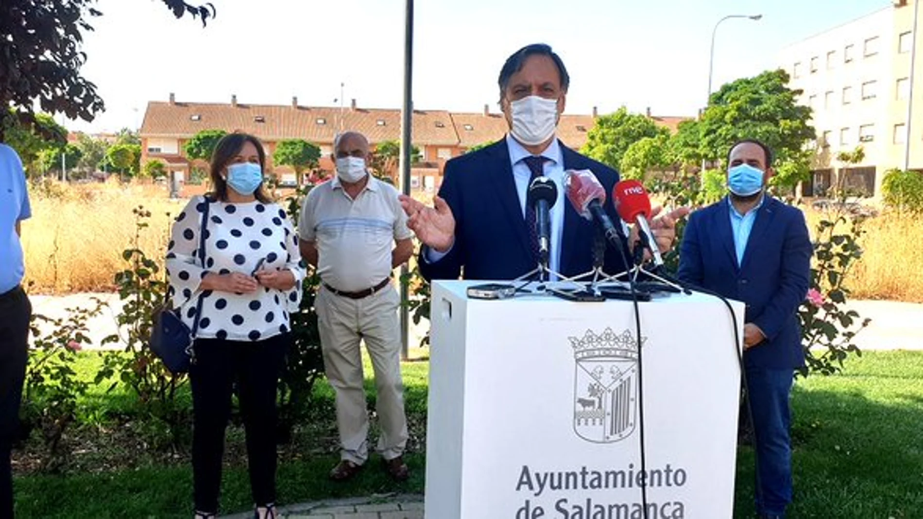 El alcalde de Salamanca, Carlos García Carbayo, anuncia el nuevo centro de personas mayores en la ciudad