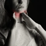 Algunos pacientes con Covid-19 de moderada a grave parecen experimentar una inflamación de la glándula tiroides que resulta atípica y diferente