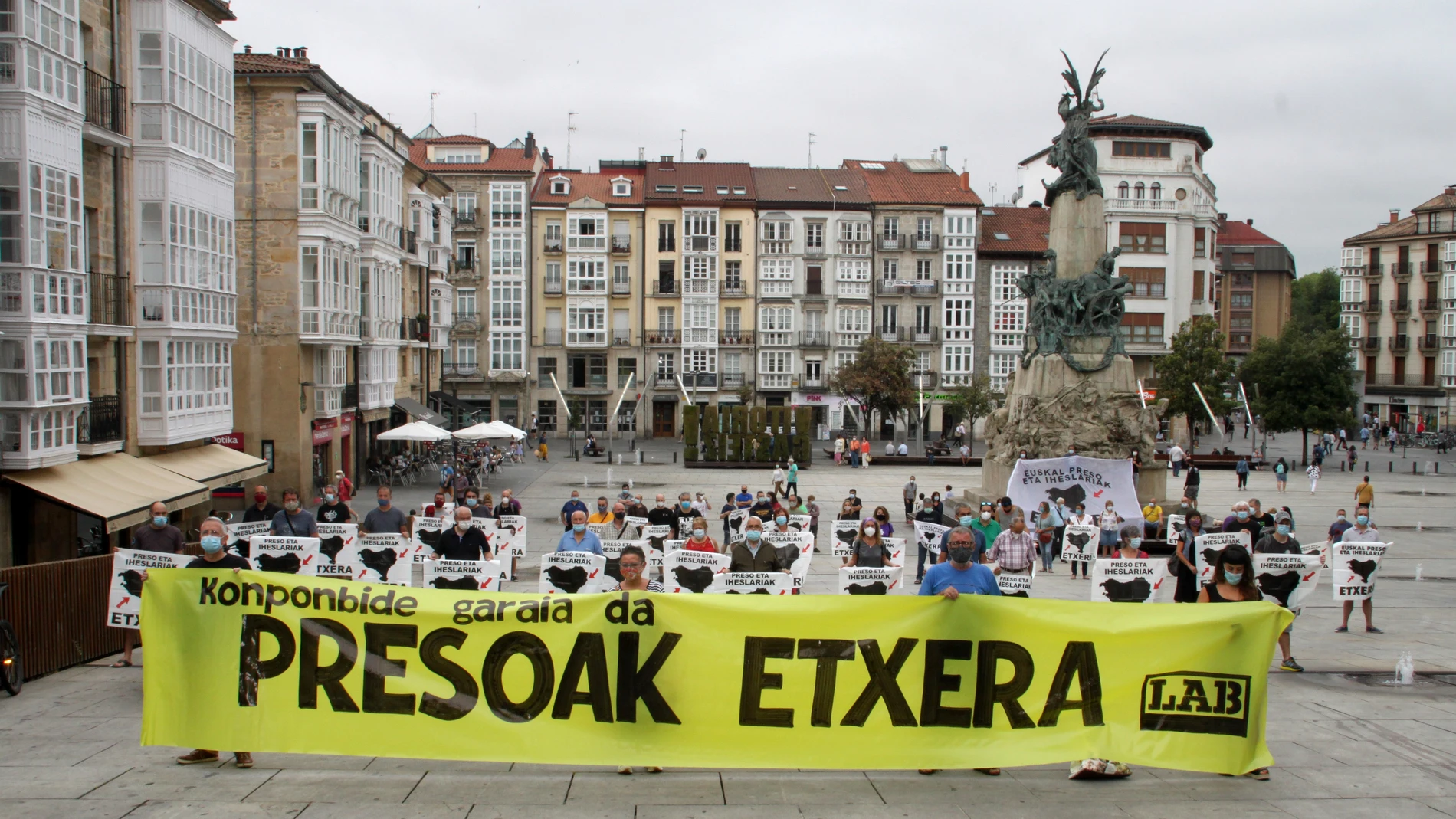 LAB se concentra en Vitoria para reclamar el acercamiento de los presos de ETA