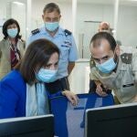 La ministra de Defensa, Margarita Robles, en la visita al Centro de Sistemas Aeroespaciales de Observación