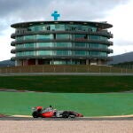 Lewis Hamilton rodando en el circuito de Portimao