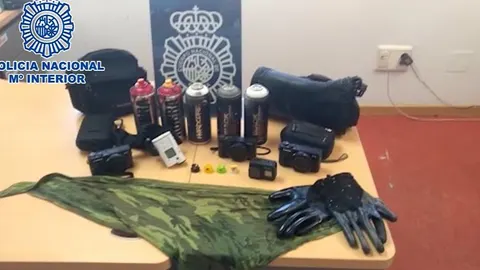 Material con el que realizaban las pintadas en el Metro