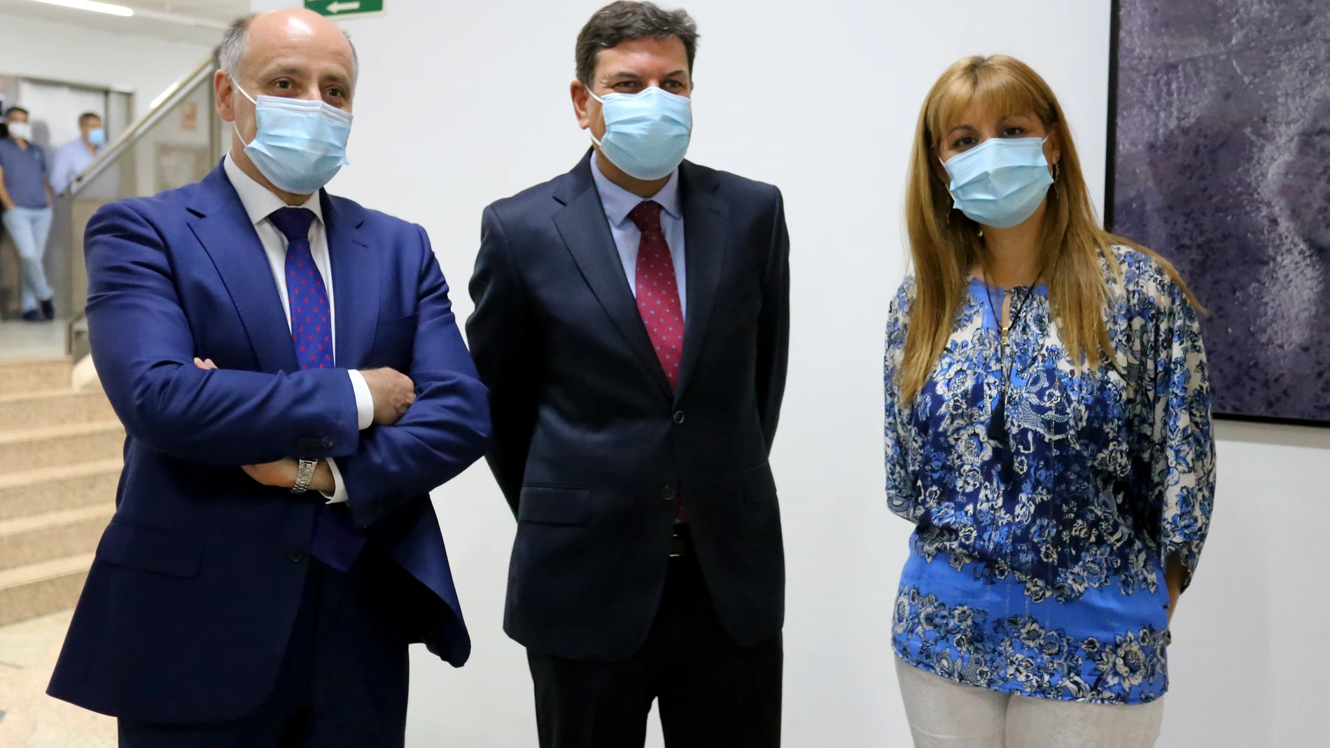 El consejero de Economía y Hacienda, Carlos Fernández Carriedo, preside la toma de posesión de María Isabel Campos como directora general de Presupuestos y Estadística. Junto a ellos, su antecesor en el cargo, Armando Baeta