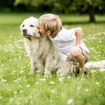 Es importante que los niños aprendan a relacionarse con los perros de la forma correcta | Fuente: Dreamstime