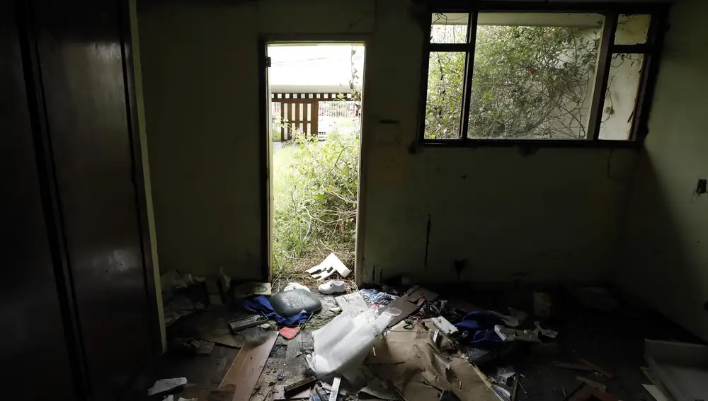 La casona de dos plantas, situada en el barrio Santa Bibiana, cuenta con un jardín privado que está también abandonado