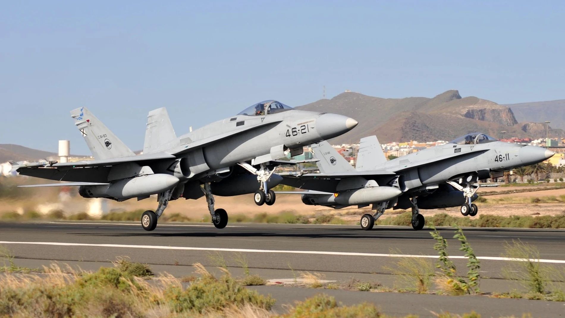 Dos F-18 despegan de la base aérea de Gando en Gran Canaria
