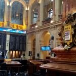 El Ibex 35, el principal índice de la bolsa española, ha subido hoy un 1,06 %, y recupera el nivel de los 7.200 puntos (7.246,40).