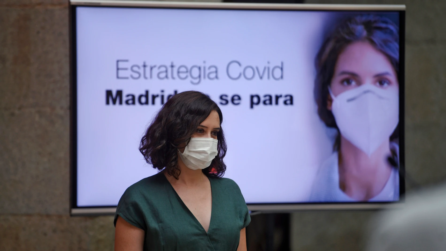 La presidenta de la Comunidad de Madrid, Isabel Díaz Ayuso, hoy en la presentación de las medidas que pondrá en marcha el Gobierno regional para combatir al coronavirus, en la Casa de Correos, Madrid (España)