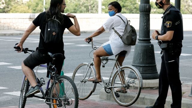El presidente apuesta por el uso de la mascarilla también en exteriores