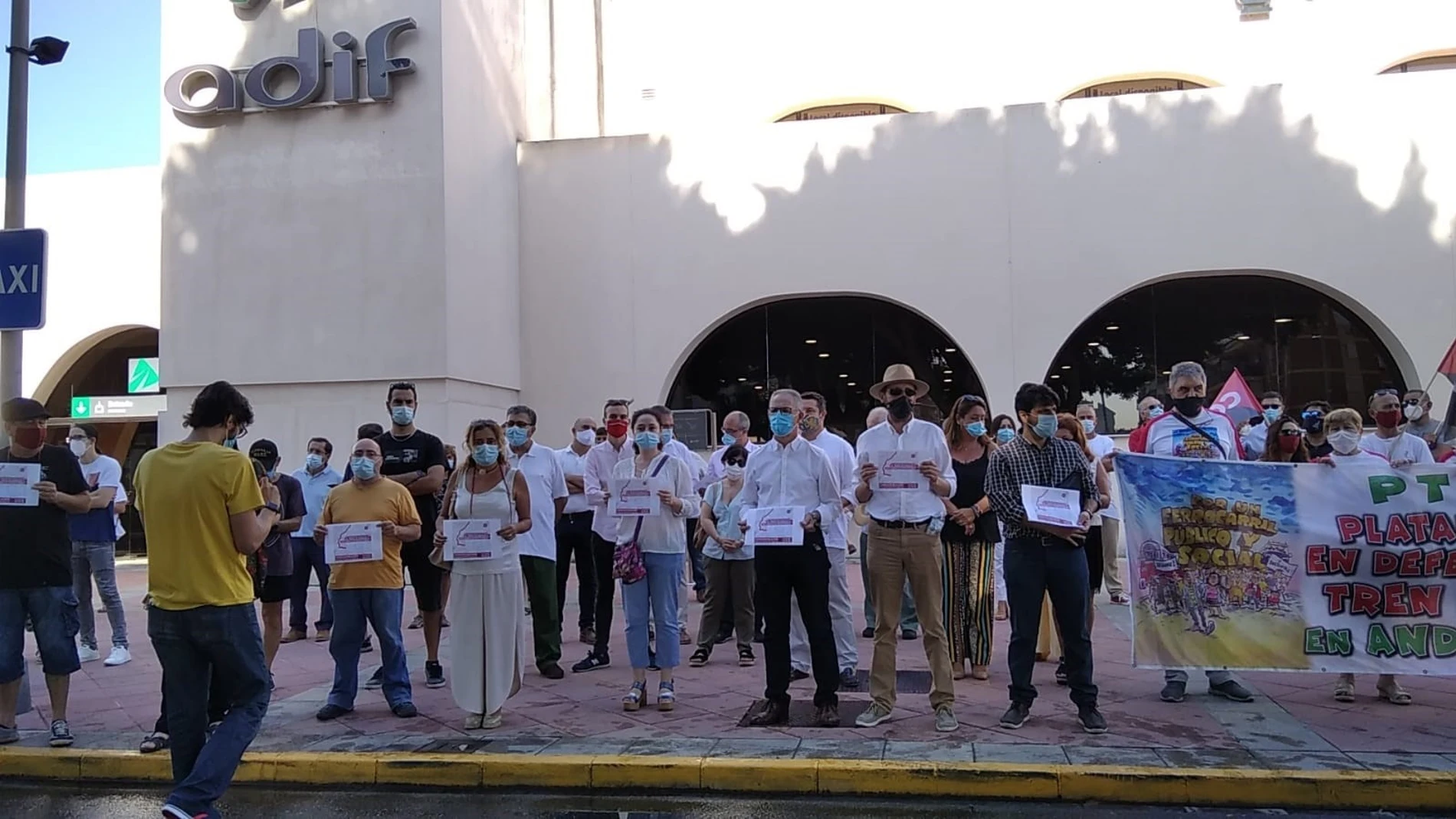 Concentración en defensa del tren en Algeciras