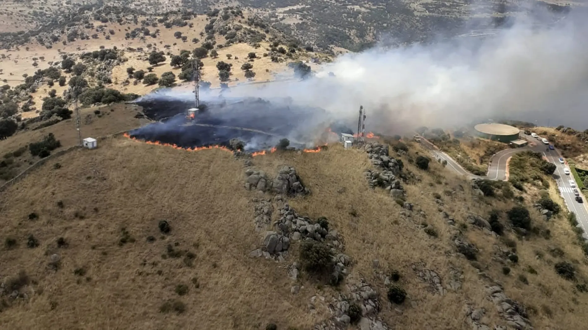 Incendio declarado en las inmediaciones de San Rafael (Segovia)