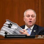 Washington (United States), 31/07/2020.- House Minority Whip Steve Scalise, a Republican from Louisiana and ranking member of the House Select Subcommittee on the Coronavirus Crisis, speaks during a hearing in Washington, D.C., U.S., 31 July 2020. Trump administration officials are set to defend the federal government's response to the coronavirus crisis at the hearing hosted by a House panel calling for a national plan to contain the virus. (Estados Unidos) EFE/EPA/Erin Scott / POOL