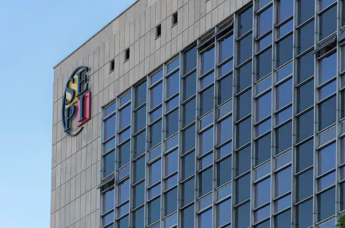 La SEPI ultima el contrato bursátil para entrar en el accionariado de Telefónica 