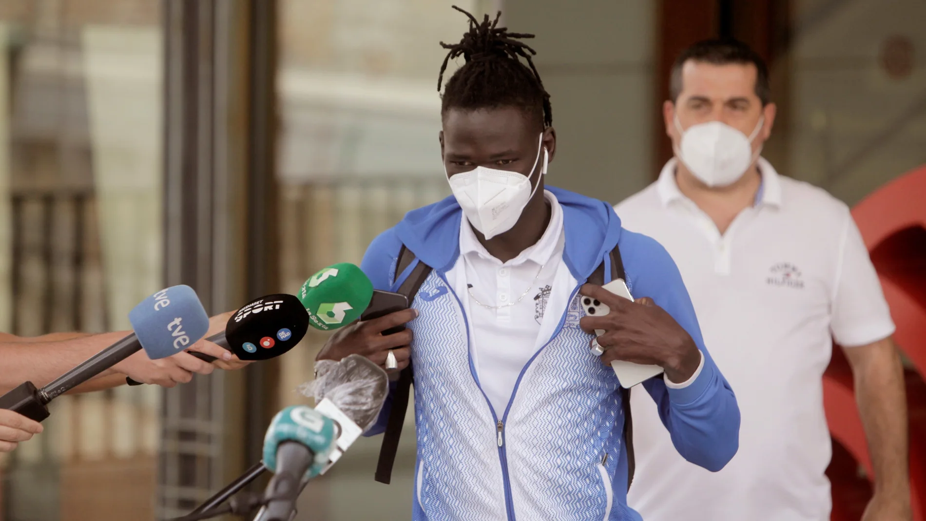 Treinta y tres integrantes del club Fuenlabrada reciben el alta en A Coruña