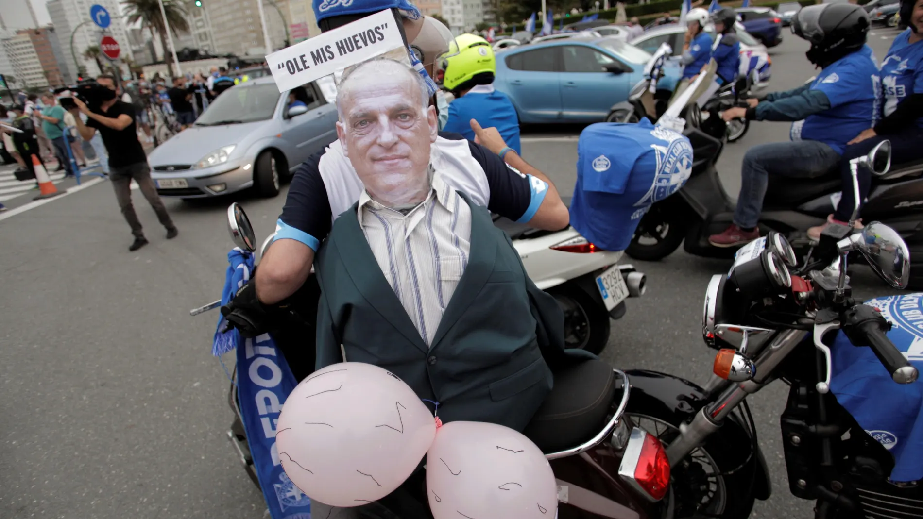 Manifestación de los aficionados del Depor contra LaLiga, la RFEF y el CSD