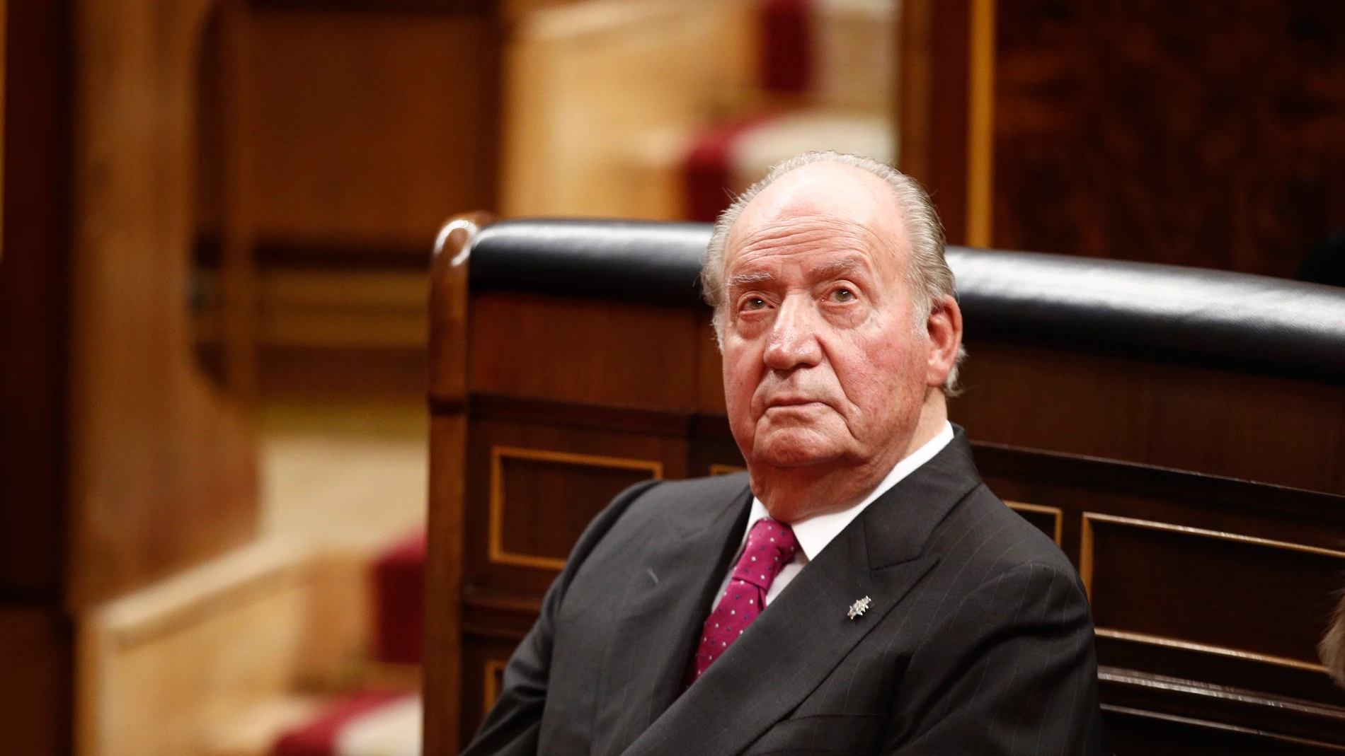 El Rey Juan Carlos comunica a Felipe VI su decisión de trasladar su residencia fuera de España