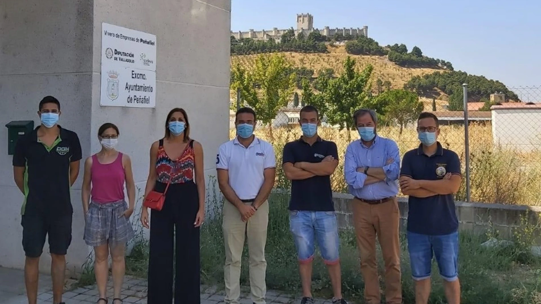 La presidenta de Sodeva, Inmaculada Toledano, visita los vivero de Peñafiel, junto al alcalde del municipio, Roberto Díez