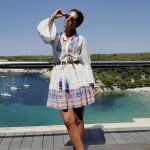 Paula Echevarría y el vestido con el que no vas a querer salir del chiringuito.