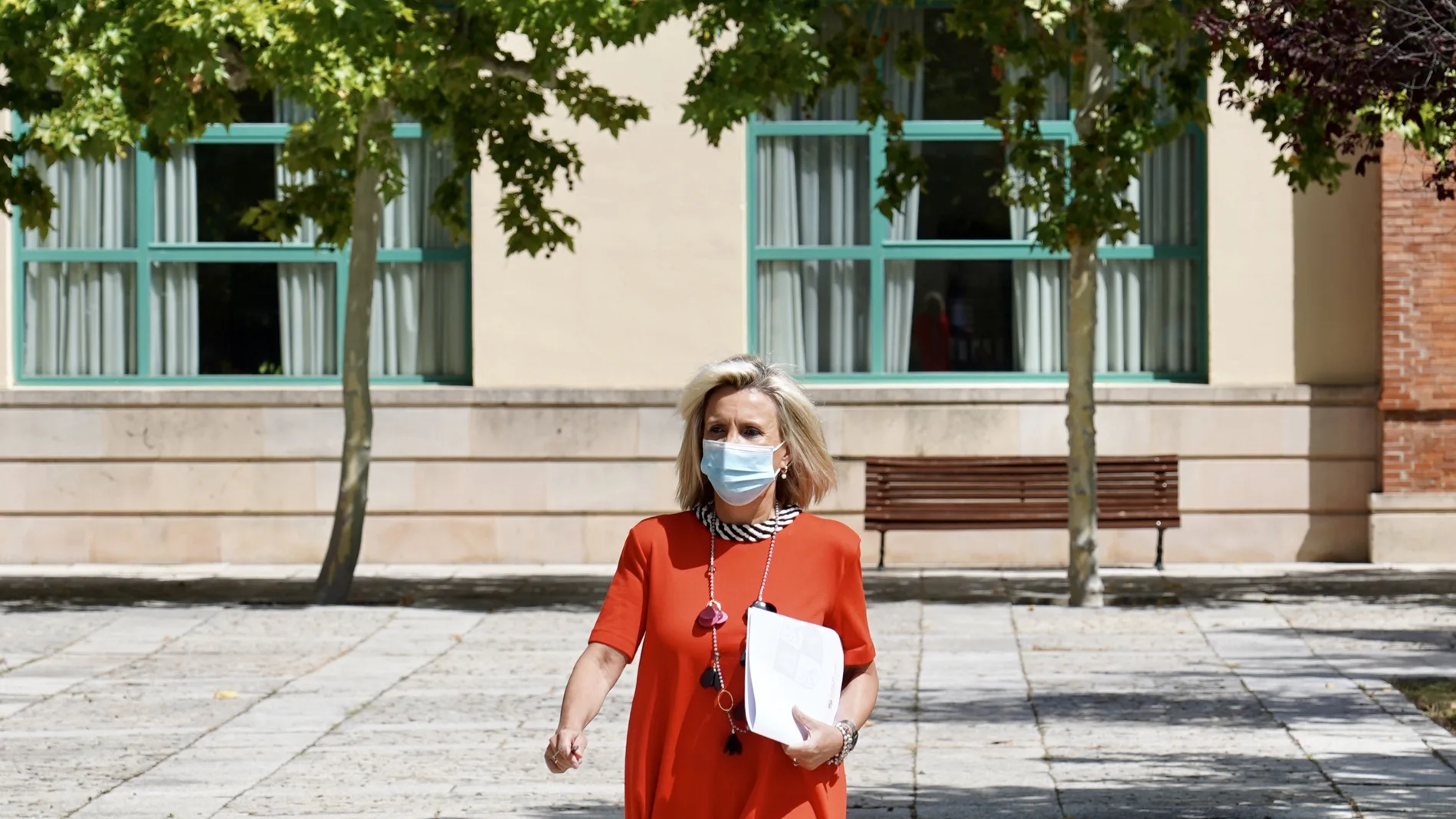 La consejera de Sanidad, Verónica Casado, momentos antes de comparecer ante la prensa para dar cuenta de la evolución de la pandemia en Castilla y León