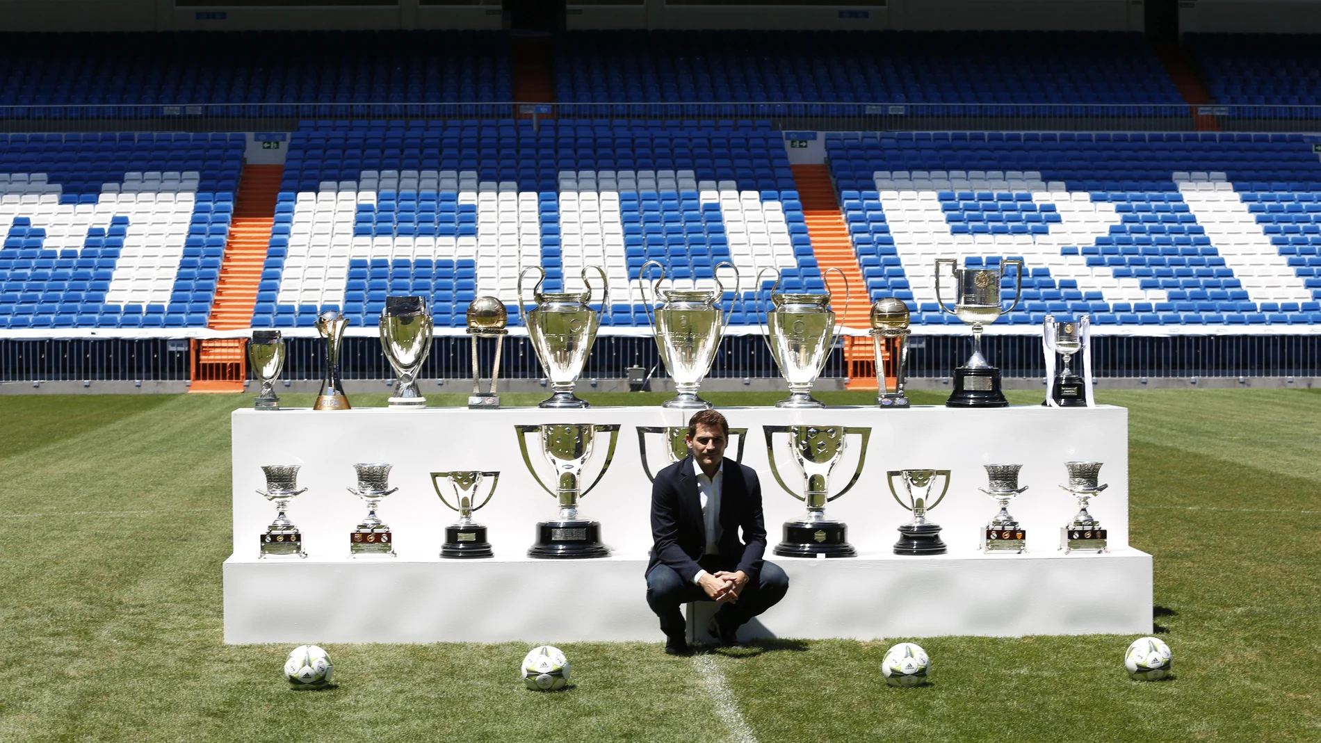 Fútbol.- El Real Madrid califica a Casillas "como el mejor portero de la historia del fútbol español"