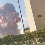 La columna de humo tras la deflagración se podía ver desde varios kilómetros de la capital libanesa