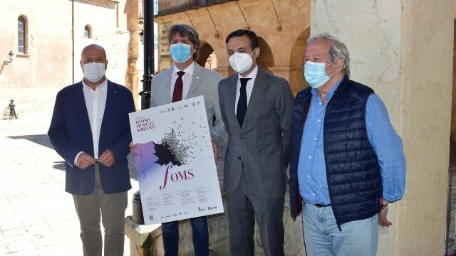 El alcalde de Soria, Carlos Martínez, y el viceconsejero de Cultura, Raúl Fernández Sobrino, entre otros, presentan la programación