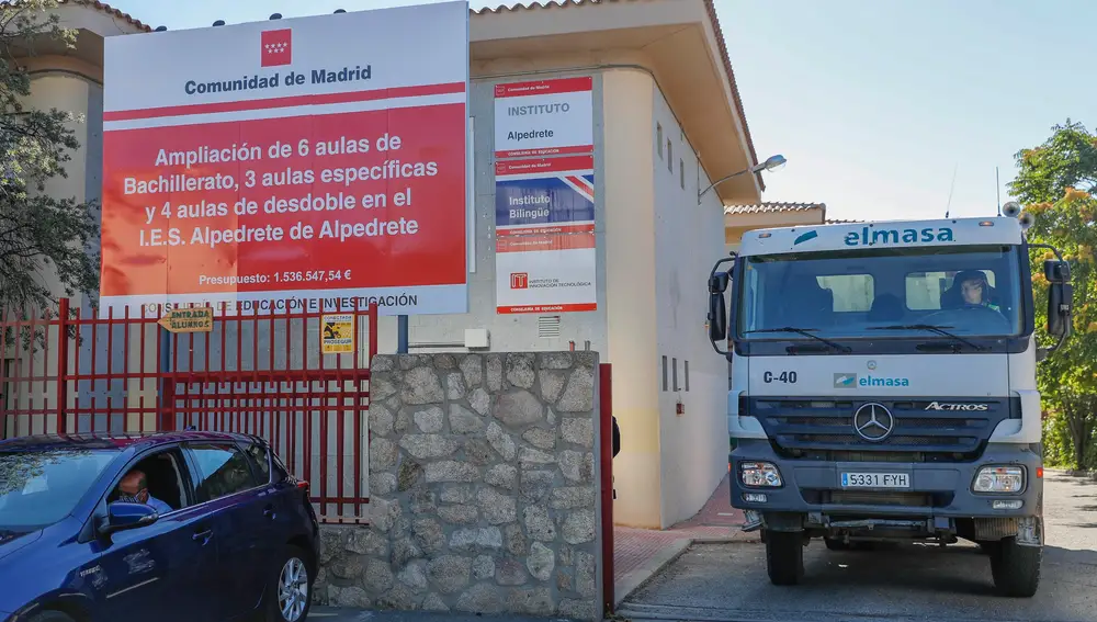 Enrique Ossorio, ha visitado hoy las obras del IES de Alpedrete.