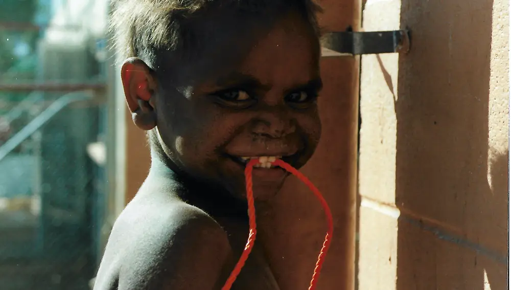 Niño de origen aborigen en Alice Springs