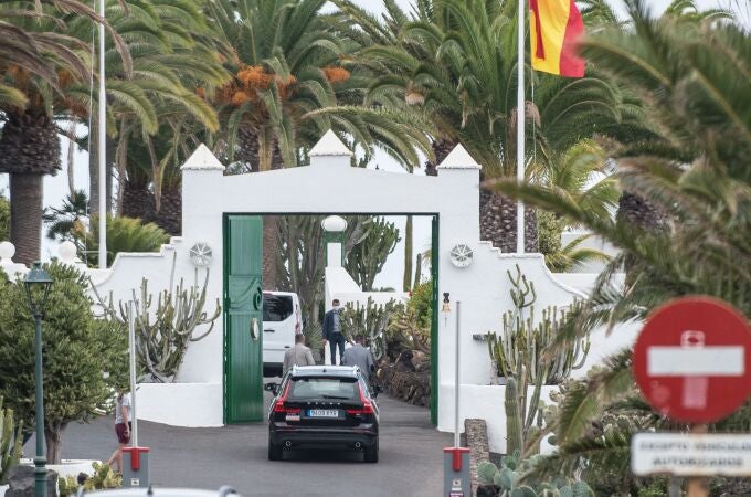 Llegada de Pedro Sánchez a la residencia de La Mareta, en la localidad de Costa Teguise en Lanzarote