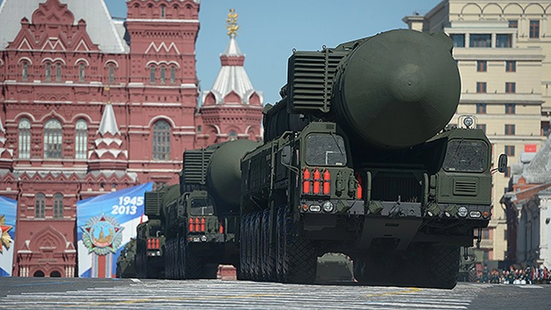 Rusia exhibe su arsenal militar, donde destaca un misil balístico intercontinental, durante la celebración del 75º aniversario del final de la Segunda Guerra Mundial