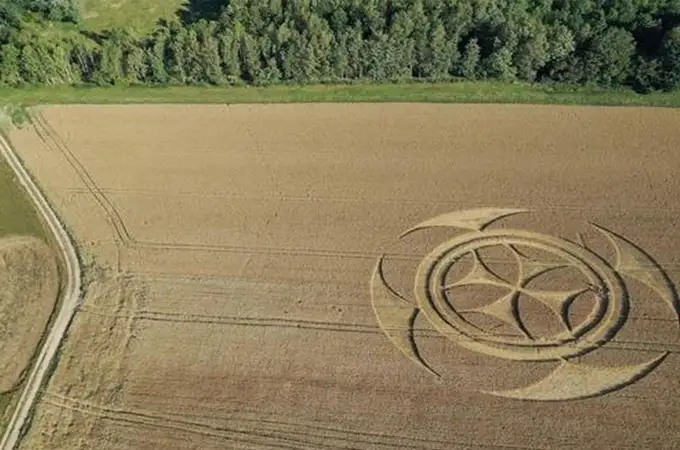 Un círculo de las cosechas muestra la cruz del temple 