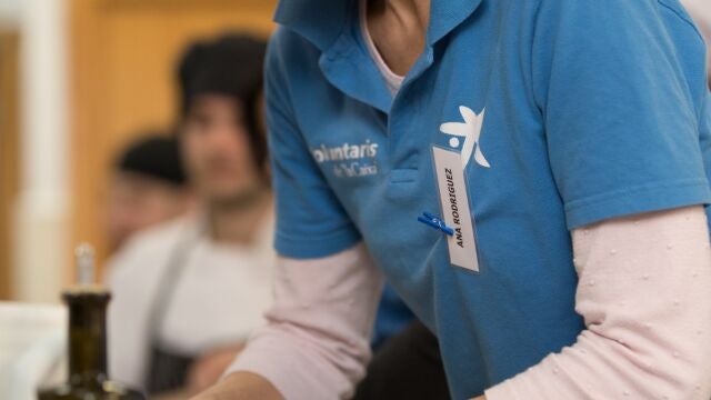 Una voluntaria durante uno de los talleres